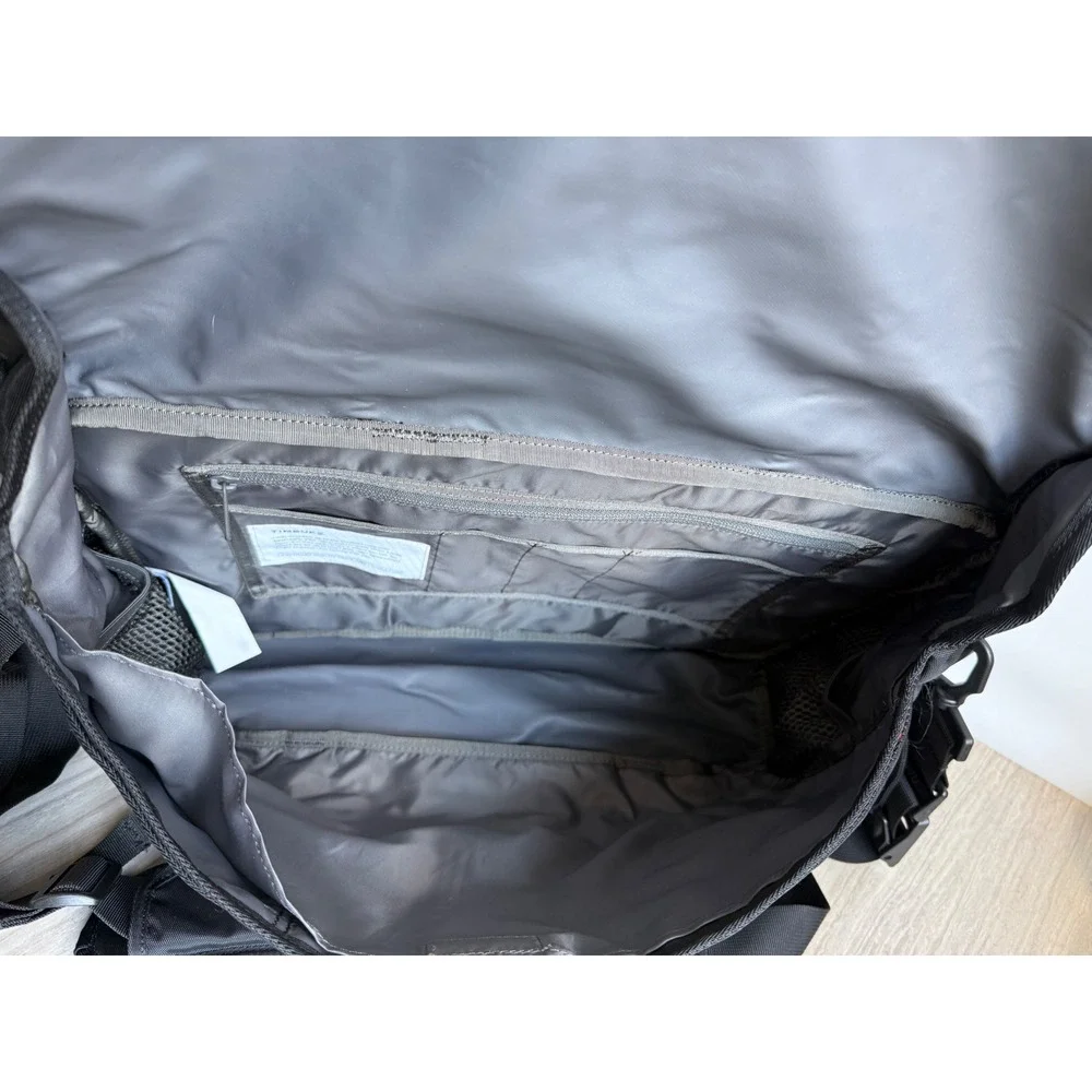 Timbuk2 Messenger Laptop Bag Black Nylon Crossbody Commuter Techwear Workwear